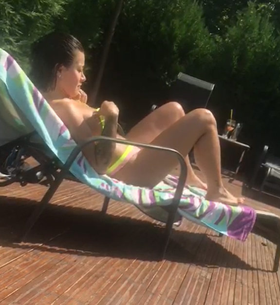 A încercat să se bronzeze fără prea multe urme