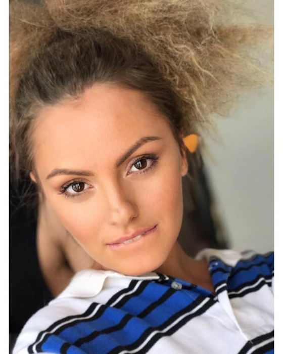 Alexandra Stan și-a pozat zonele intime de la mică distanță, iar fanii „și-au lipit” ochii de ecranele telefoanelor
