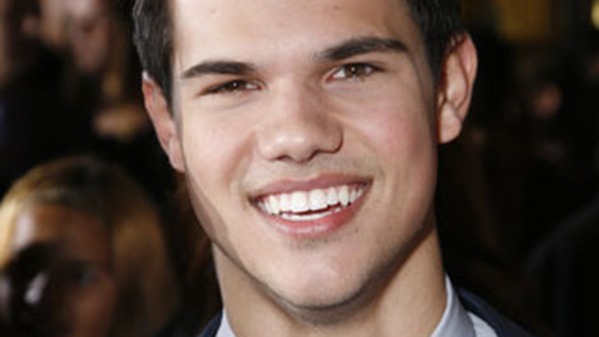 VIDEO Taylor Lautner din New Moon, cel mai bine tanar platit de la Hollywood