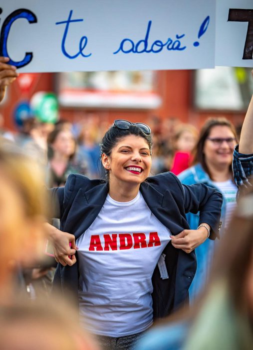Andra susține concerte în fața a mii de oameni, iar show-ul este garantat