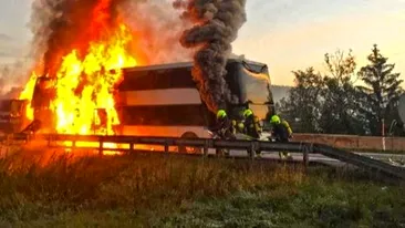 Un autocar românesc a explodat pe o autostradă din Austria!
