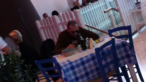 Se comporta ciudat in spatii publice. Oreste vede lucruri necurate in tot ce este in jur!