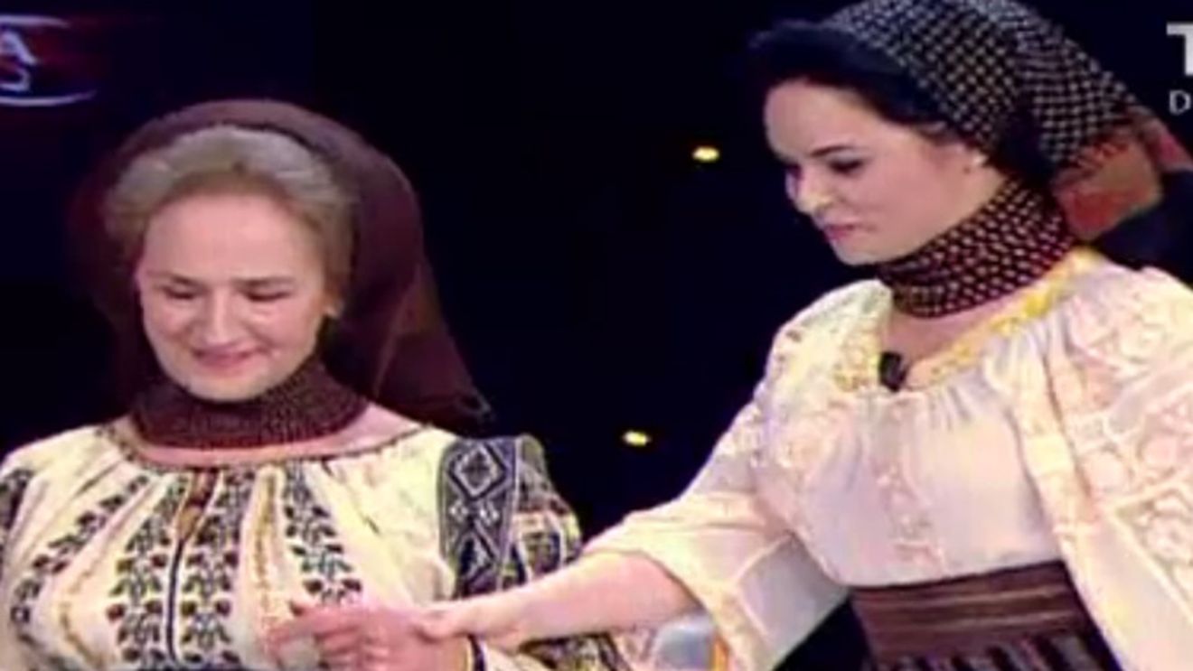 Andreea Marin, in costum popular! Uite cum arata in straie folclorice si cum s-a descurcat sa cante in duet cu Sofia Vicoveanca