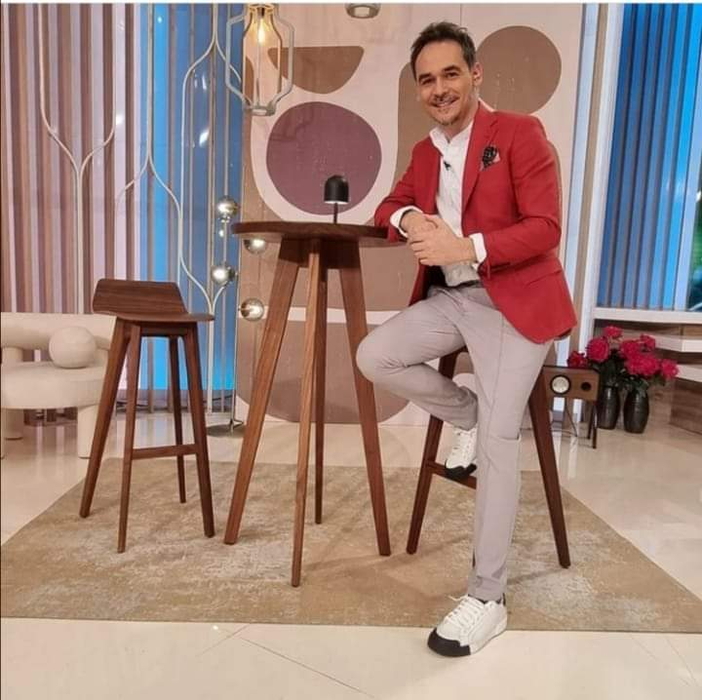 Răzvan Simion, mai îndrăgostit ca niciodată / (Sursa: Facebook)