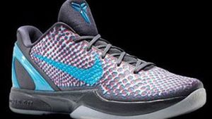 Kobe Bryant va incalta ghete 3D!