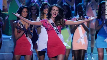 Credeai ca domnisoarele ce participa la concursurile de miss sunt proaste? Asteapta s-o auzi pe concurenta asta ce a putut sa zica