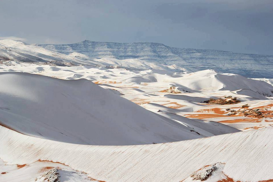 A nins în deşert pentru al treilea an la rând! Imagini impresionante din Sahara
