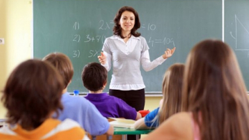 Inchisoare pentru elevii care isi lovesc profesorii! Cati ani ar putea sta dupa gratii adolescentii agresivi!