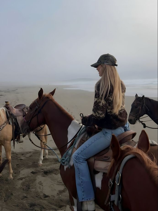 Influencera Daisy Keech este însărcinată. Sursa foto: Instagram