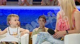 VIDEO Sfaturi de mama! Andreea Spatar catre fiica sa de doi ani: "Mami nu ridica fusta acum! Poti sa faci asta mai tarziu!"