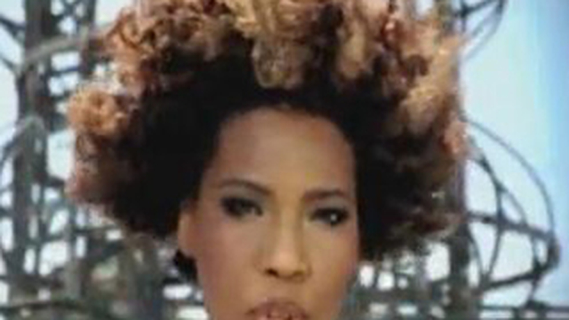 VIDEO Dupa 3 ani de pauza, Macy Gray lanseaza un nou album!