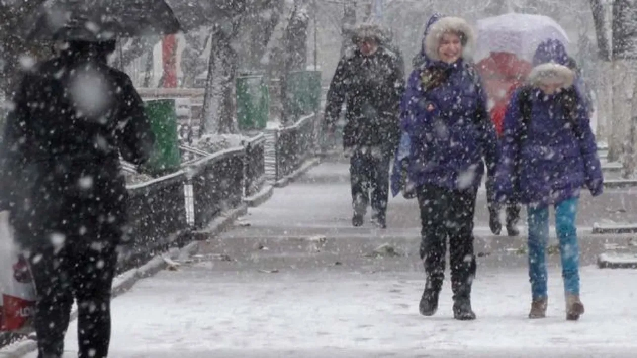 PRIMA NINSOARE din această toamnă! Zăpăda a bucurat ochii privitorilor! Află în ce zonă a căzut primul fulg de nea