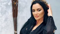 Carmen de la Sălciua se răsfață precum Cleopatra. Pozele sexy pe care artista le-a postat pe Instagram