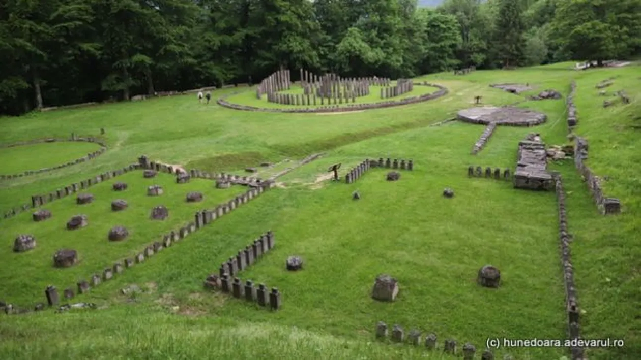 Trei persoane lovite de fulger, în situl arheologic Sarmisegetusa. Una dintre ele a murit