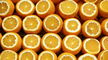 Tu știi ce culoare au portocalele de fapt? Află povestea culorii acestor fructe dar și a numelui culorii oranj