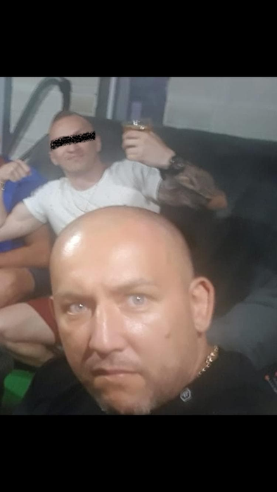 O chelneriță din Arad a primit o bătaie soră cu moartea de la un interlop și soția lui. Motivul este halucinant