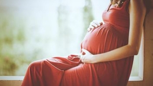 O tânără mămică a născut de două ori într-un an: ”Am cearcăne imense, dar sunt fericită”
