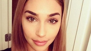 Cine este BLONDA senzuala, arestata impreuna cu Justin Bieber! Cum se prezinta Chantel pe retelele sociale: "Sunt experta in...."
