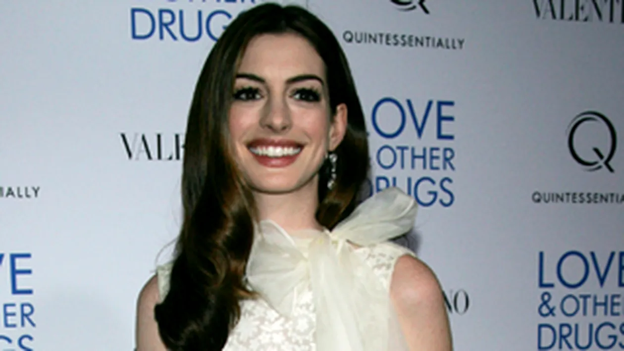 Periculoasa pe platoul noului film Batman! Anne Hathaway i-a invinetit ochiul unui cascador!