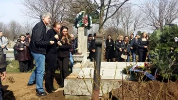 Adrian Hladii a fost înmormântat! Gestul şocant făcut de soţia criminalului la ceremonie