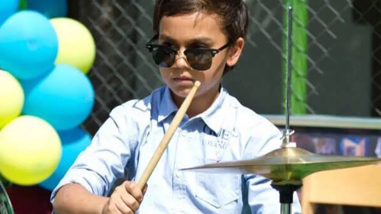 Fiul lui Adi Minune, imobilizat la pat din cauza unui incident dureros! Vezi de ce a ajuns pustiul la URGENTA!