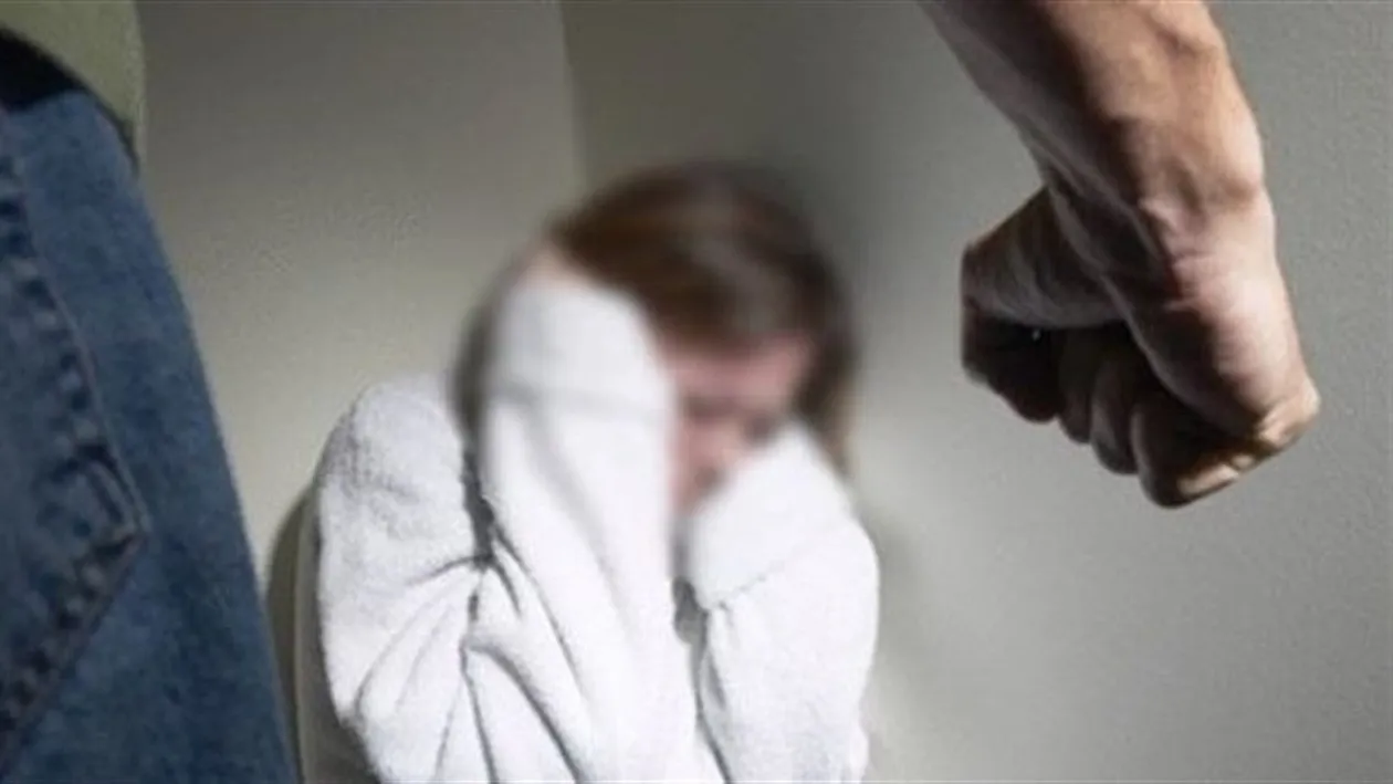 O femeie din Constanța și-a acuzat fostul iubit: ”Mă va tăia și mă va arunca în canal!”