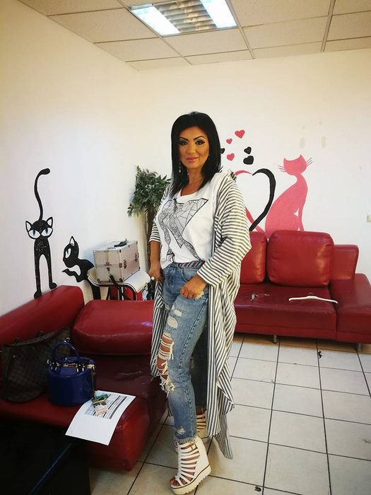 Relaţia Adrianei Bahmuţeanu cu fostul soţ nu a rezistat, deşi vedeta a renunţat la Mihai