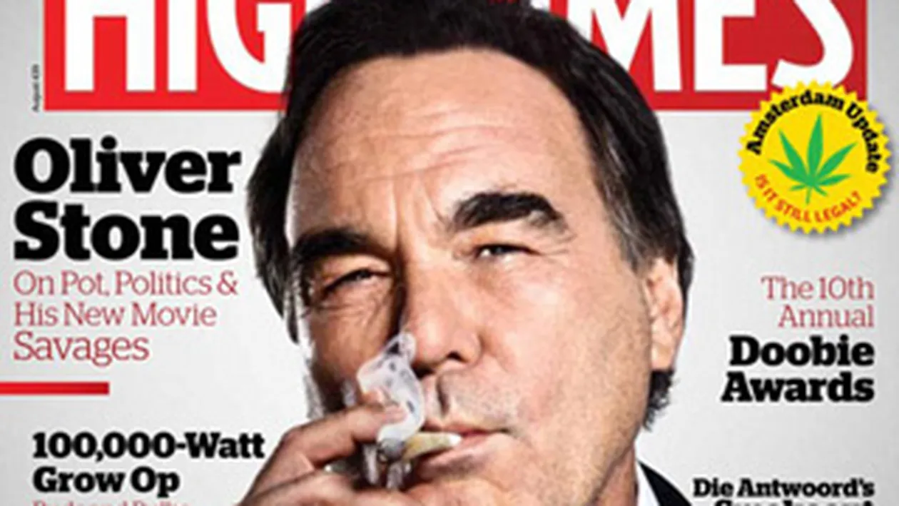 Regizorul Oliver Stone pozeaza cu joint-ul in gura si recunoaste: M-as apuca de cultivat iarba!