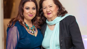 OANA ROMAN, mesaj emoţionant adresat mamei sale, chiar de ziua ei de naştere:,,Te-ai retrage la o mănăstire…‘’