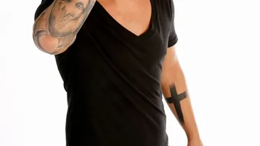 Flore scoate la iveala adevarata fata a lui Dj Eftimie! Ce muzica house...deejay-ul iubeste manelele!