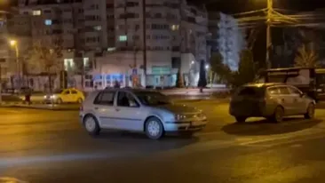 Mașină suspectă fără șofer pe străzile din Botoșani. Imaginile au devenit virale