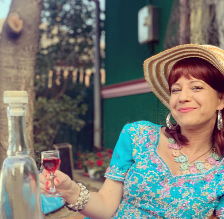 Pe Aspirina din Las Fierbinți o știe toată lumea, dar cine este și cu ce se ocupă soțul său? Dacă îi vezi împreună pe stradă nu-i recunoști