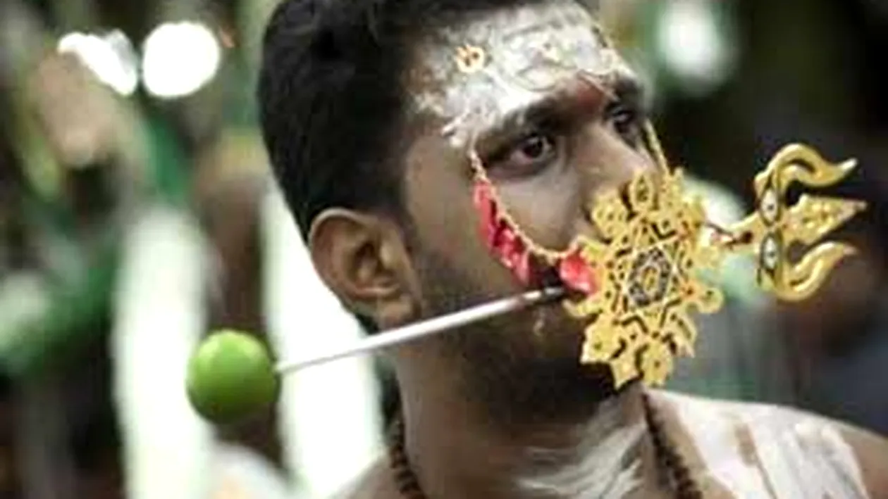 Ritualuri dureroase in Singapore, cu ocazia sarbatorii hinduse Thaipusam