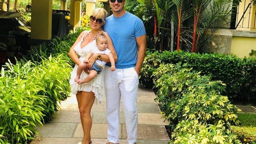 Sunt mai uniți ca niciodată! Elena Udrea, Adrian Alexandrov și micuța Eva Maria, portret de familie în Costa Rica