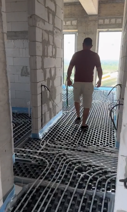 Pescobar își prezintă penthouse-ul nefinisat