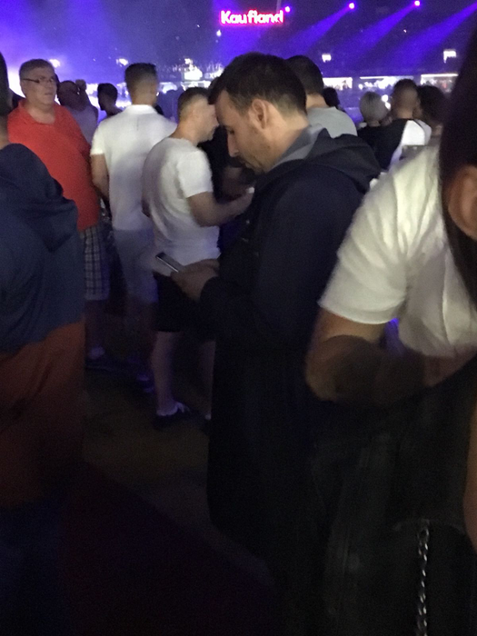 Adrian Cristea, apariție surprinzătoare la Untold! Cum s-a ferit “Prințul” de ploaia care nu a stricat cheful petrecăreților de la festival