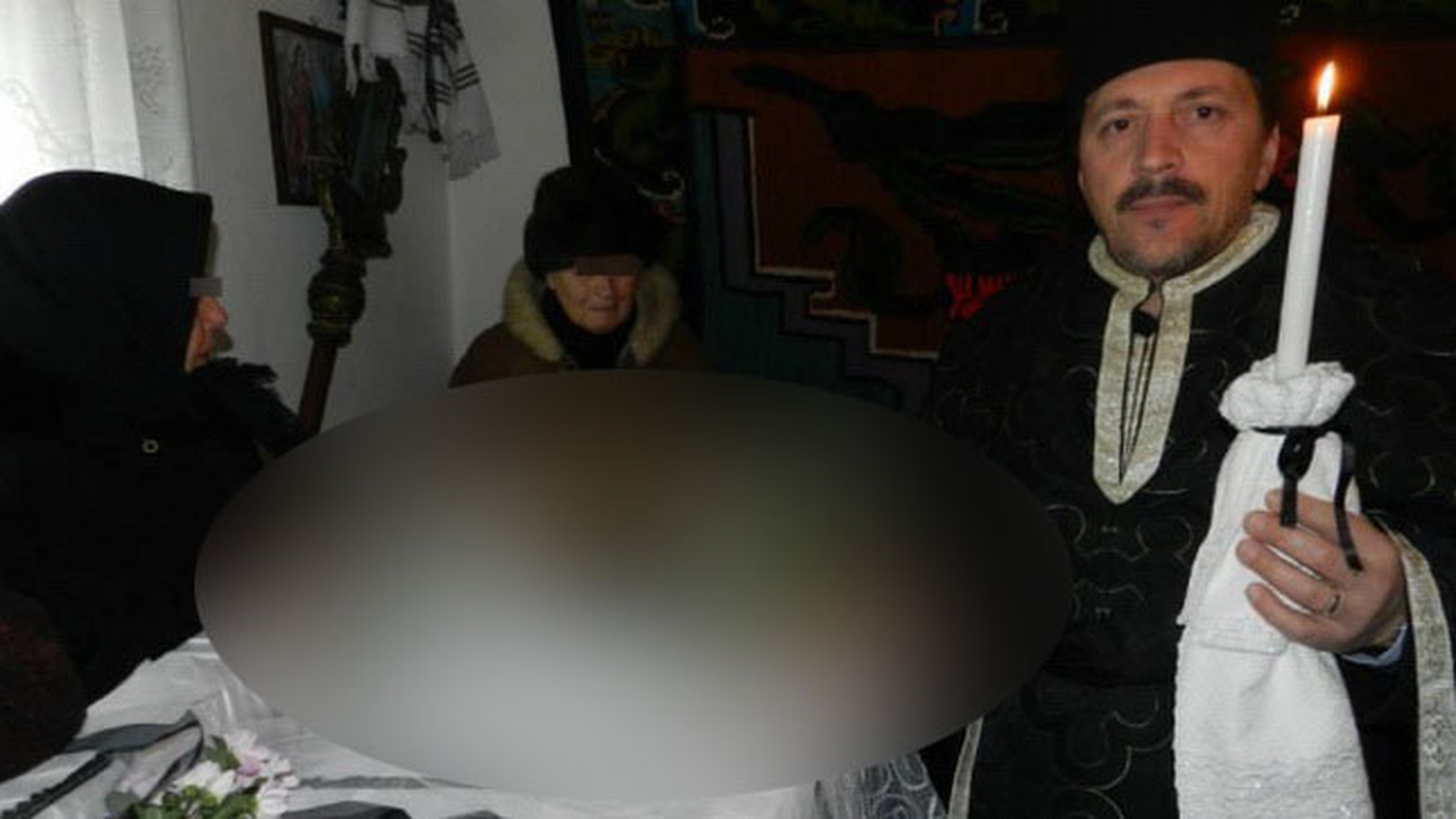Pozele CONTROVERSATE publicate pe Facebook de acest PREOT! Ce a facut chiar inainte de INMORMANTARE!