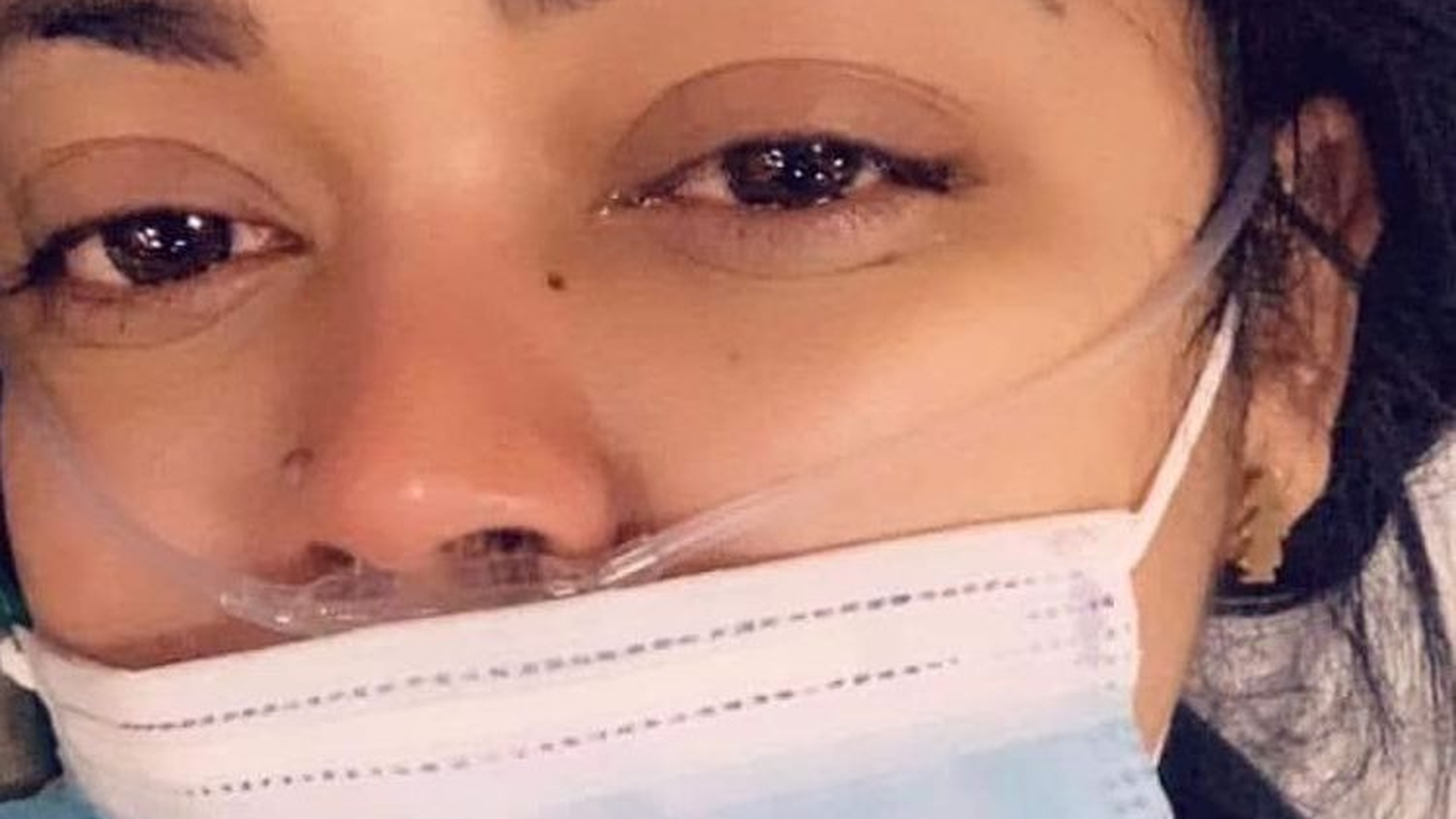 O tânără infectată cu noul coronavirus povestește coșmarul prin care trece: „De ce tocmai eu? Dacă o să mor...”