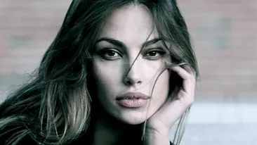 Mădălina Ghenea suferă cumplit! Tristă si nostalgică, bruneta a izbucnit in lacrimi amare. Să fie Gerard Butler de vină?