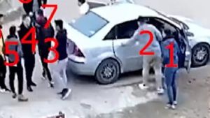 Câți oameni au ieșit din acest Ford Focus din Bacău. Imaginile au devenit virale!