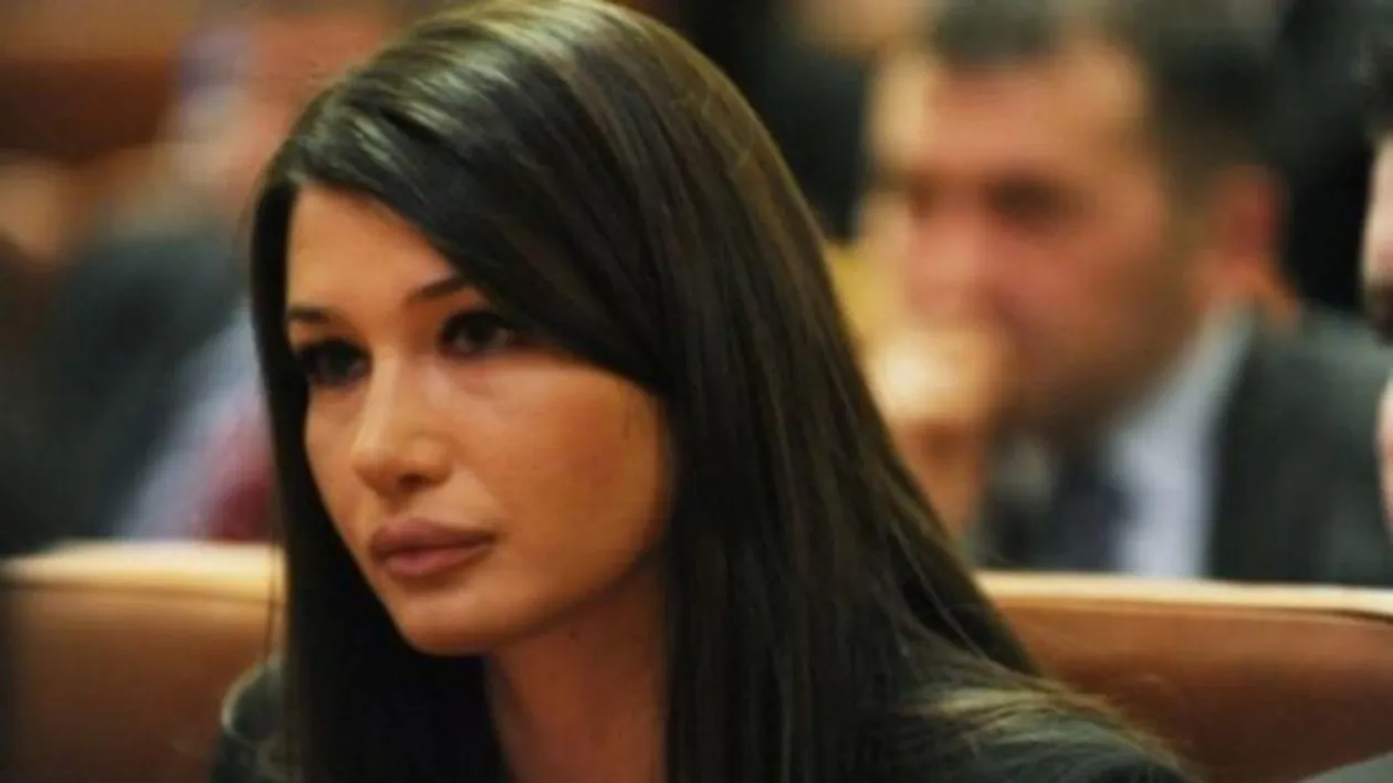 Elena Băsescu a rămas fără mașină după ce a parcat neregulamentar. „Înţeleg că am greşit, voi plăti amenda”