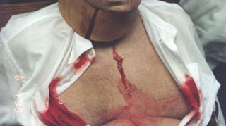 Arabii dau exemple macabre: criminali decapitati si crucificati!