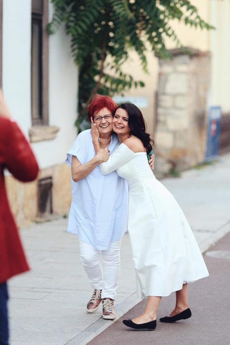 O artistă cunoscută de la noi s-a căsătorit în secret: “Luată și dusă în lume”. Primele poze cu rochia de mireasă