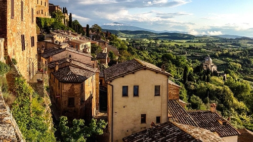 Un tânăr român s-a spânzurat în Toscana, acolo unde era în vacanţă cu iubita!