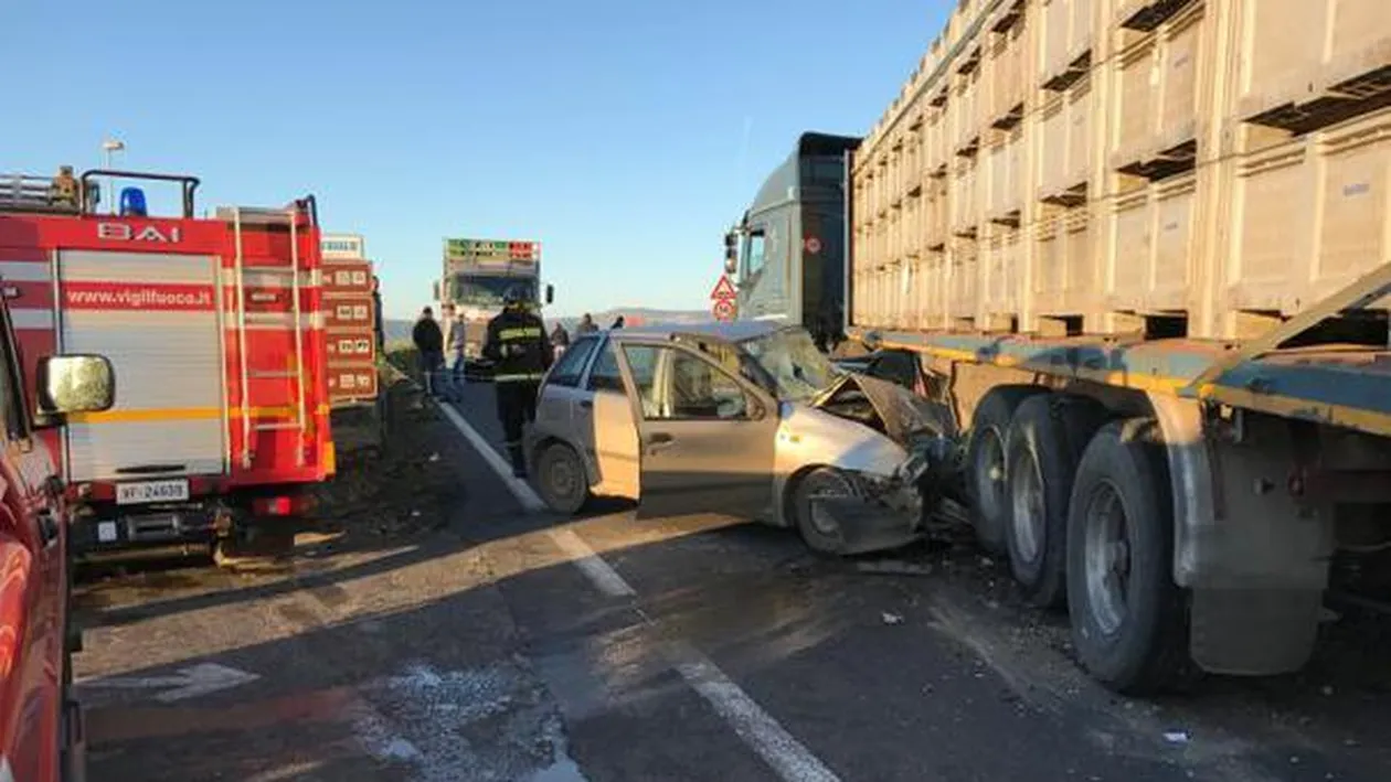 Trei români au fost răniţi grav într-un accident din Italia!