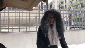 FOTO / Bianca Drăgușanu a oprit mașina și a început să țipe în plină stradă: "Taci, nu mai spune nimic, sper că Victor doarme". Ce a pățit vedeta