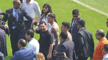 Haos la debutul turneului lui Lionel Messi în India. Fanii furioși au rupt scaunele de pe stadion! Ce i-a nemulțumit grav