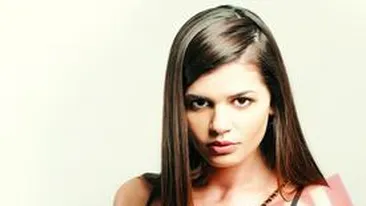 Monica e o materialista si o intretinuta!