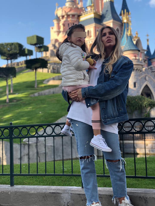 Mădălina se dedică creșterii fetiței pe care o are cu fotbalistul Gabi Enache
