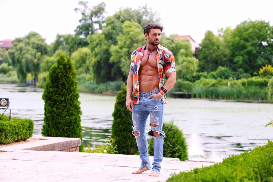 Cum arăta Dorian Popa când nu avea pătrățele! Poți să juri că nu e el